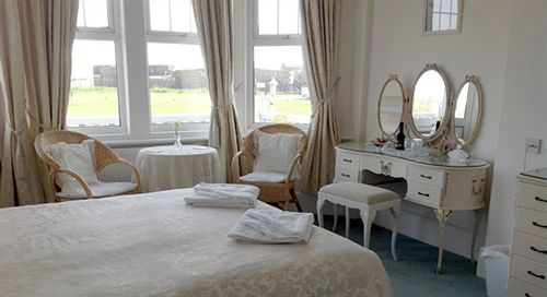 Bed and Breakfast Bassets House à Tournoi d'Tournoi d'Eastbourne Extérieur photo